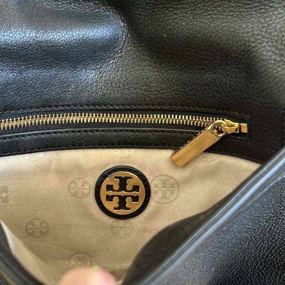 Tory Burch Reva Cross body leather black flap bag with gold chain strap. - Picture 8 of 11